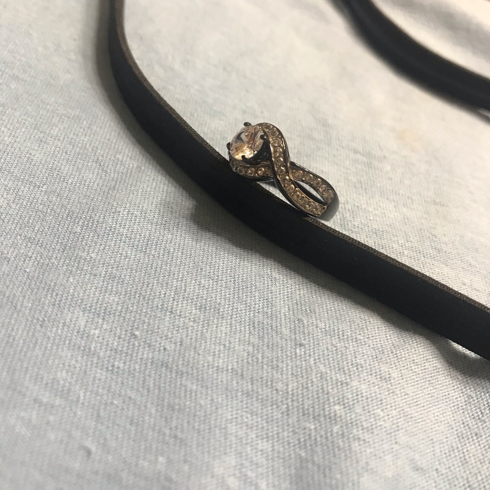 Black ring - Picture 2 of 3
